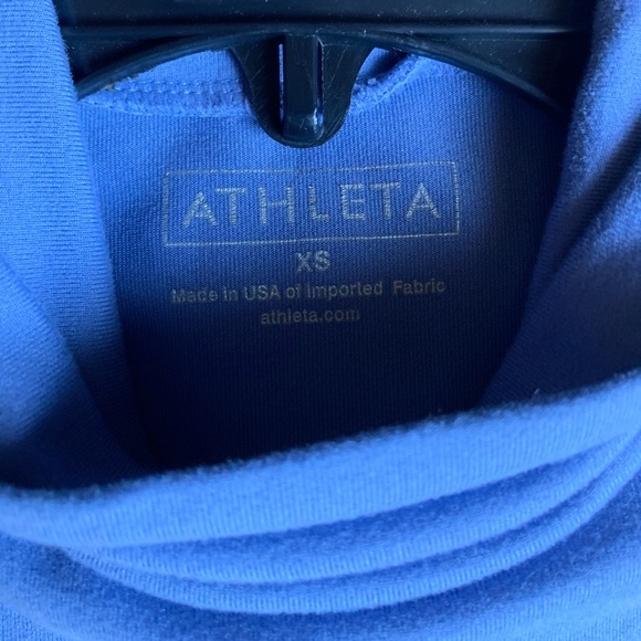 XS Women’s Athleta Turtleneck Shirt - Picture 3 of 4